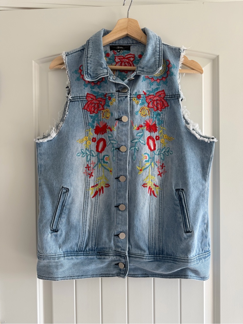 Light Blue Denim Vest w/ Red/Yellow Floral Embroidery M Boho Country Farmhouse - Picture 2 of 8